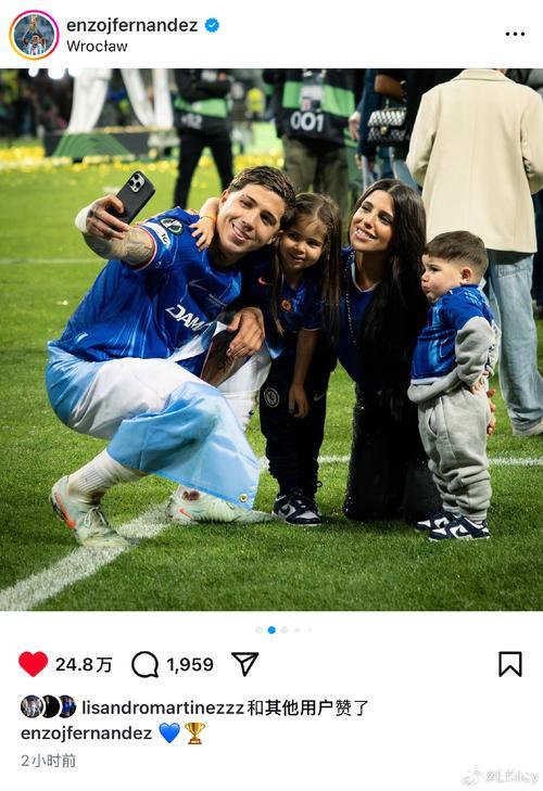 塞雷佐携半数马竞球员分组探访医院，为儿童送上玩具关怀